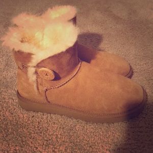 Ugg Bailey Button